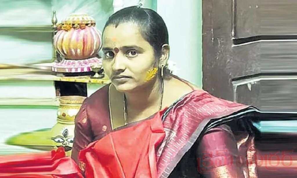 పిల్లలు పుట్టలేదని అత్తింటి వేధింపులు..? అనుమానాస్పదంగా వివాహిత మృతి!