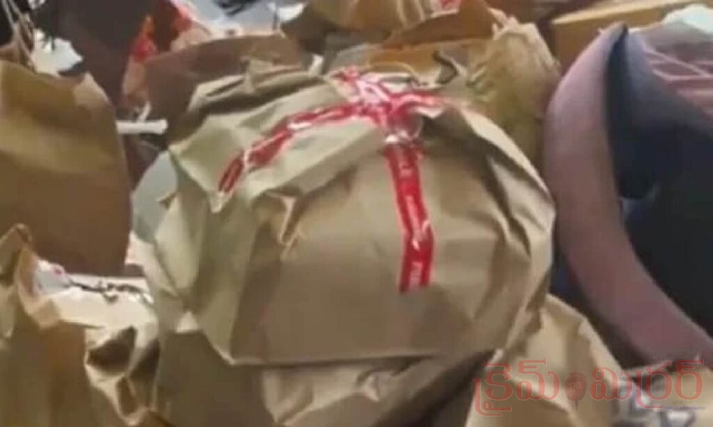 జంతర్ మంతర్ వద్ద విద్యార్థులకు అజ్ఞాత మద్దతు… నిరసనకారులకు భారీగా ఫుడ్ డెలివరీలు