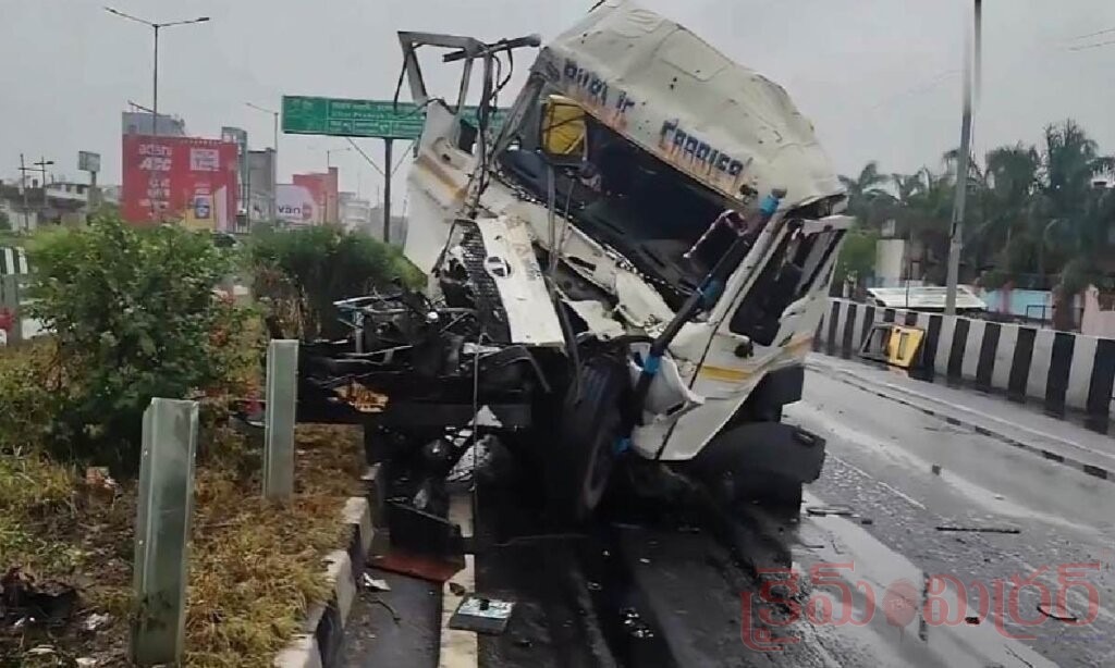 బస్సు– ట్రక్ ఢీ – ఇద్దరు మృతి, పలువురికి గాయాలు