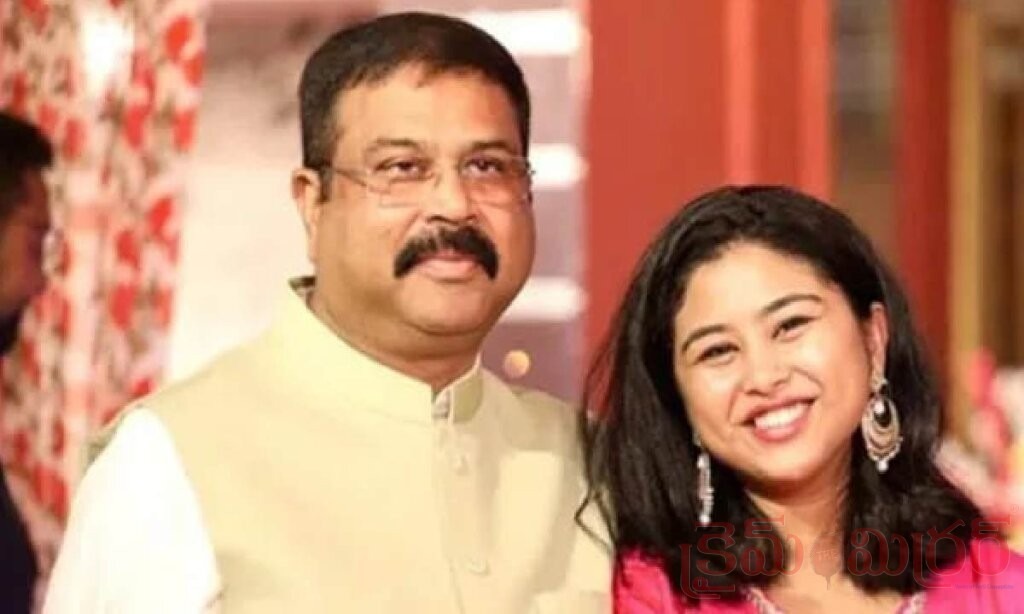 “విద్యా వ్యవస్థ పై నమ్మకం లేకే మన దేశంలో చదవలేదా?” నెటిజన్ల ప్రశ్నలు.. ఖాతా డీయాక్టివేట్ చేసిన మంత్రి కుమార్తె