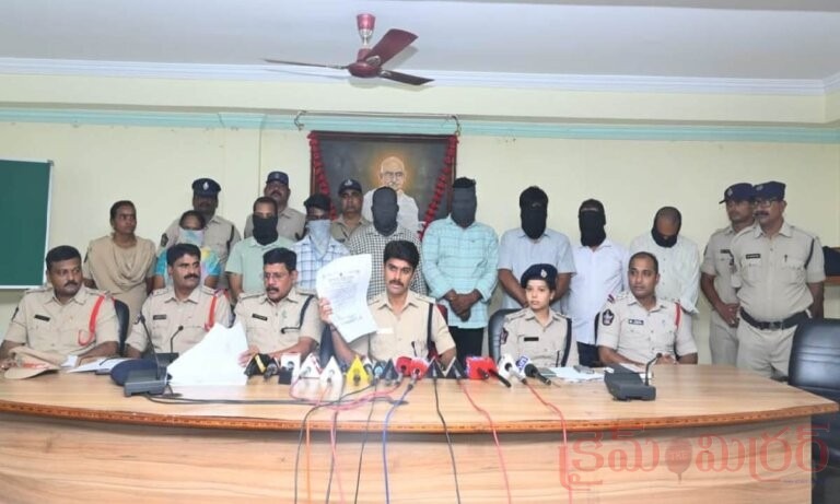 శ్రీకాకుళంలో భూకబ్జా కుట్ర బహిర్గతం.. మాజీ స్పీకర్ కుటుంబంపై కేసులు నమోదు