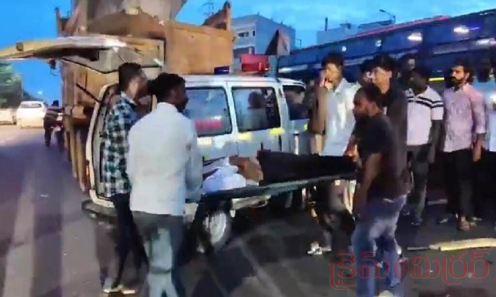హైదరాబాద్‌లో విషాదం: కూకట్‌పల్లి మెట్రో వద్ద టిప్పర్ ఢీకొని ఇద్దరు మైనర్ల మృతి