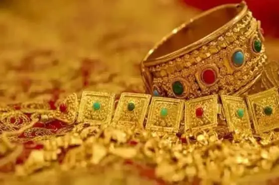 స్వ‌ల్పంగా త‌గ్గిన బంగారం ధ‌ర‌లు...! ఈరోజు ఎంతంటే...