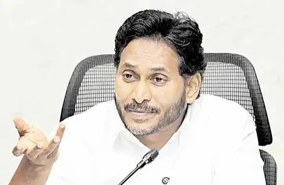 స్వాతంత్ర వేడుకలకు దూరంగా జగన్...!