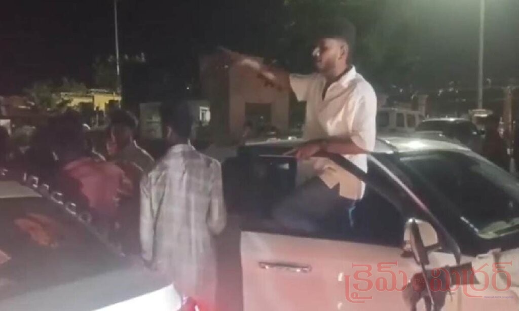 అన్నవరం సత్యదేవుని సన్నిధిలో అర్ధరాత్రి యువకుల హల్చల్.. భక్తులపై దాడి