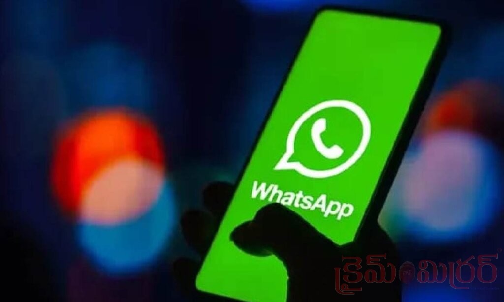 వాట్సాప్‌లో ఆధార్, పాన్ పంపుతున్నారా? ఈ పొరపాటు చేస్తే సైబర్ మోసానికి బలయ్యే ఛాన్స్!