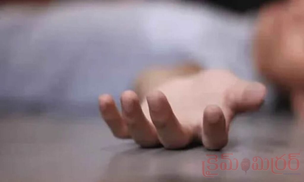 ప్రహరీ గోడ కూలి విద్యార్థి మృతి….