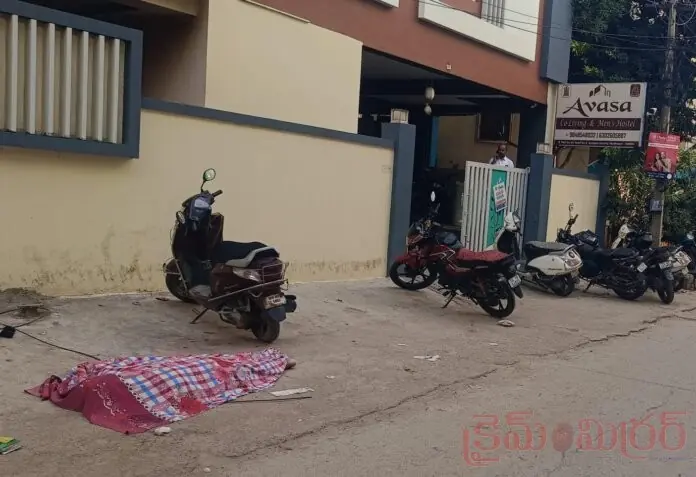 Youth commits suicide in Madhapur