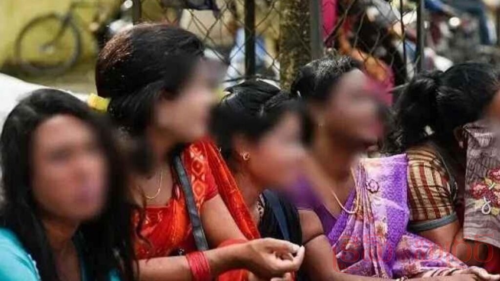 వణికిస్తున్న నకిలీ హిజ్రాలు!