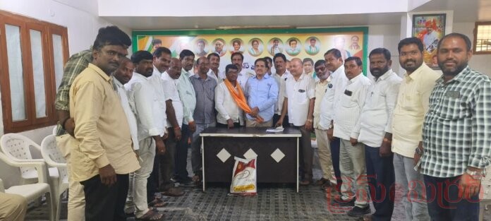 Lawyers met MLA Kasireddy Narayana Reddy
