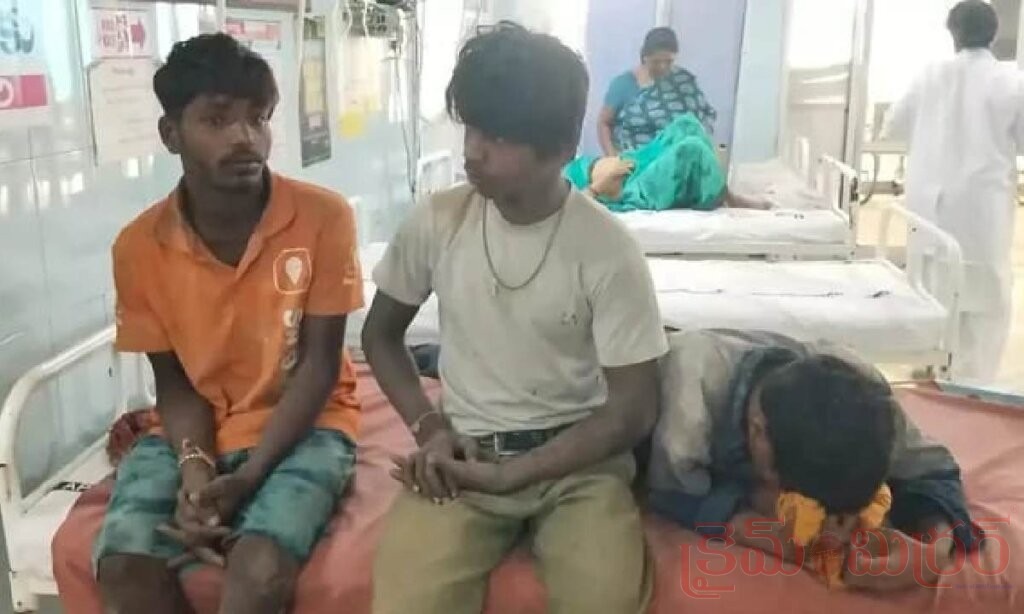 అన్నమయ్య జిల్లాలో రోడ్డు ప్రమాదం.. 12 మంది కార్మికులకు గాయాలు