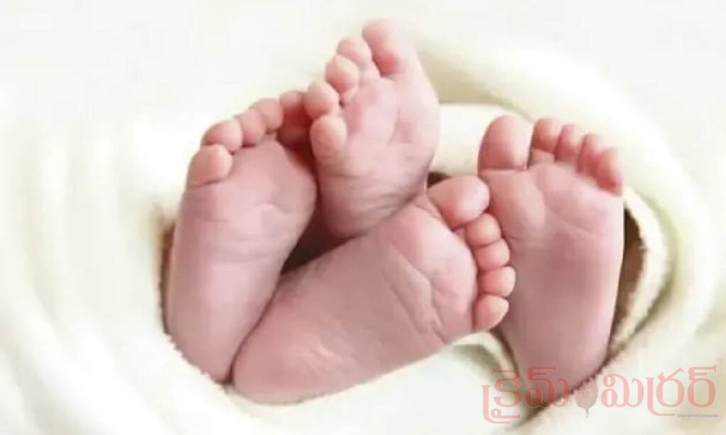 కవల ఆడపిల్లలపై కన్నతల్లి దారుణం.. బకెట్‌లో ముంచి హత్య