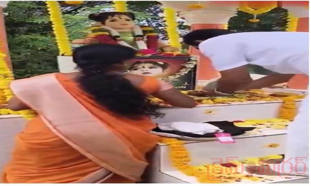 కుమార్తె జ్ఞాపకార్థం తండ్రి అపురూప కానుక.. రూ.2 లక్షలతో గుడి నిర్మాణం