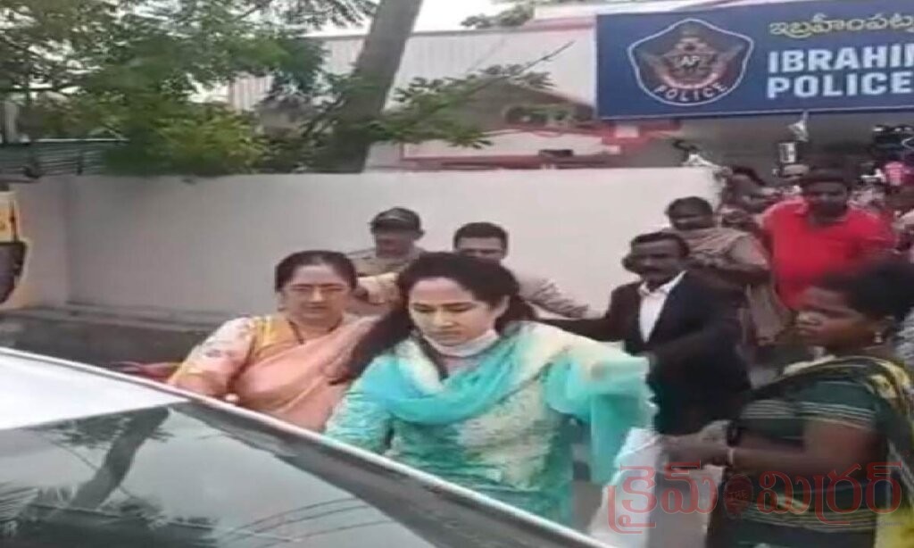 మోసం కేసులో యూట్యూబర్ నందన విచారణ.. భర్తకే అన్నీ తెలుసంటూ వివరణ