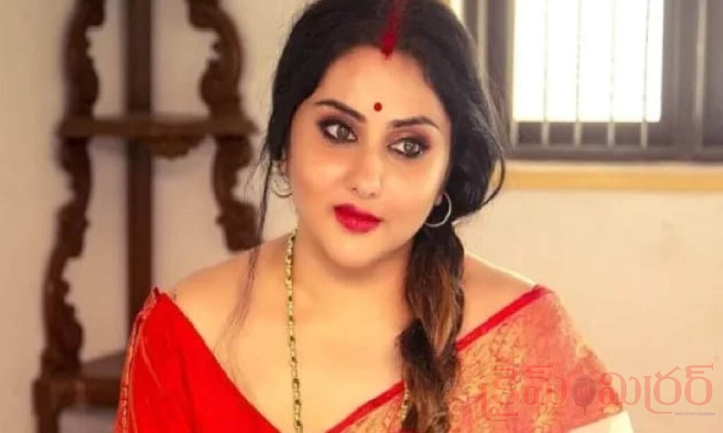 నమిత సంచలన వ్యాఖ్యలు.. పెళ్లి అయినట్లు గుర్తులు మహిళలకే ఎందుకు? అంటూ ప్రశ్నలు