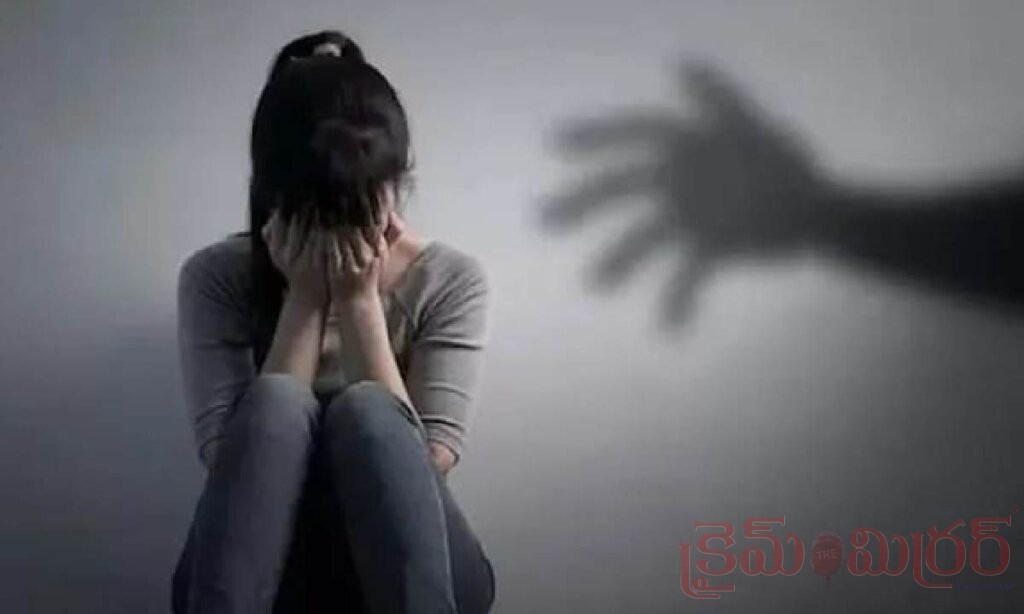 బాలికపై యువకుడి లైంగిక దాడి.. బాధితురాలు గర్భం దాల్చడంతో విషయం వెలుగులోకి.. 