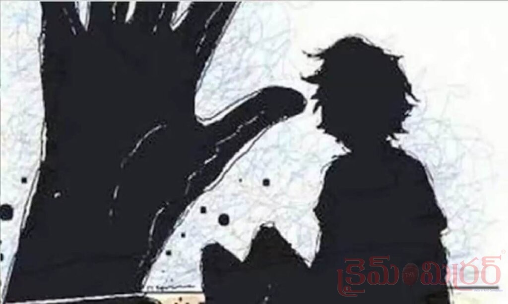 బాలుడు తన వద్దకు రాలేదని తండ్రి దారుణం.. రెండేళ్ల కొడుకుపై క్రూరంగా దాడి