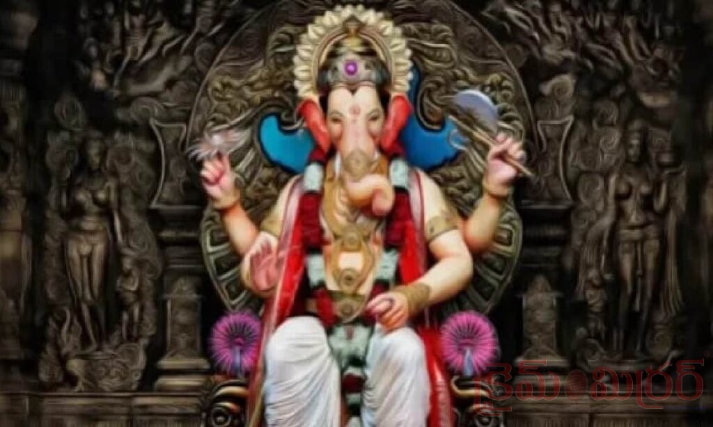 వినాయకుడి మెడలో రూ.50 వేల నోట్ల దండ.. దొంగతనానికి యత్నించిన వ్యక్తికి యువకుల షాక్!