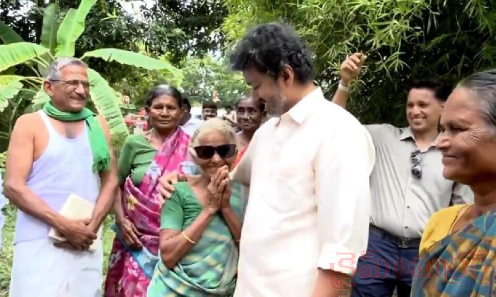 వృద్ధురాలికి సన్‌గ్లాసెస్ గిఫ్ట్‌గా ఇచ్చిన తమిళనాడు సీఎం విజయ్.. వైరల్‌గా మారిన ఫొటోలు