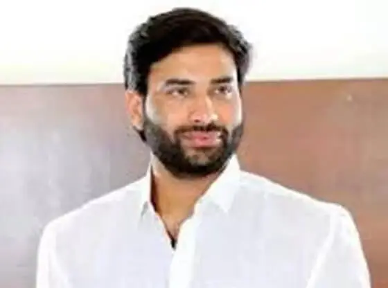 వేడెక్కిన బెజ‌వాడ రాజ‌కీయం...! వైసీపి విజ‌య‌వాడ‌ అభ్య‌ర్థిగా దేవినేని అవినాస్‌...!