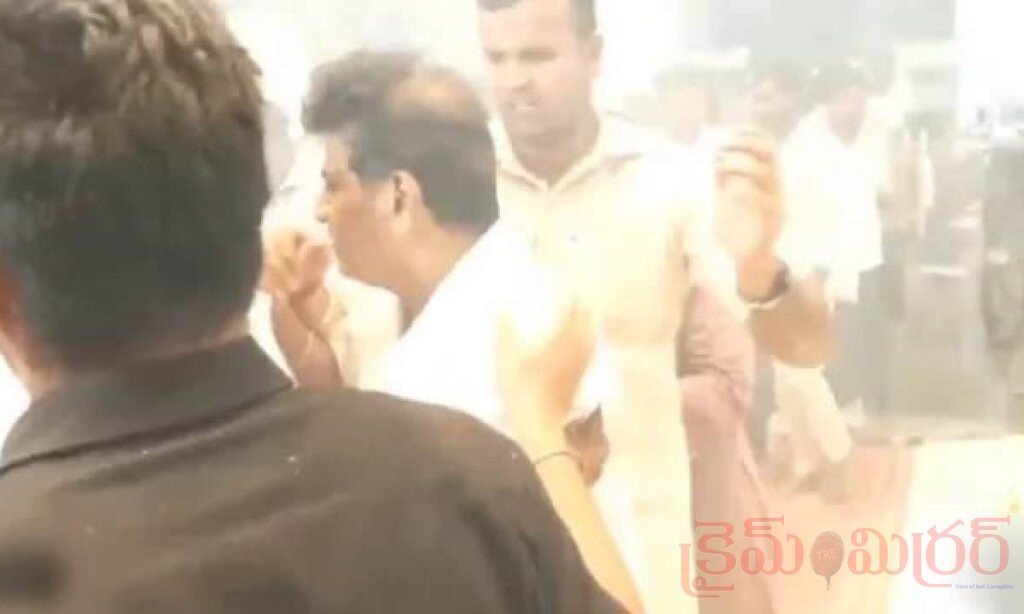 శివరాజ్ కుమార్కు తృటిలో తప్పిన ప్రమాదం.. కళ్లముందే పేలిన బాణసంచా