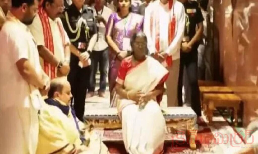 ఇంద్రకీలాద్రిపై రాష్ట్రపతి ద్రౌపదీ ముర్ము.. కనకదుర్గమ్మకు ప్రత్యేక పూజలు!