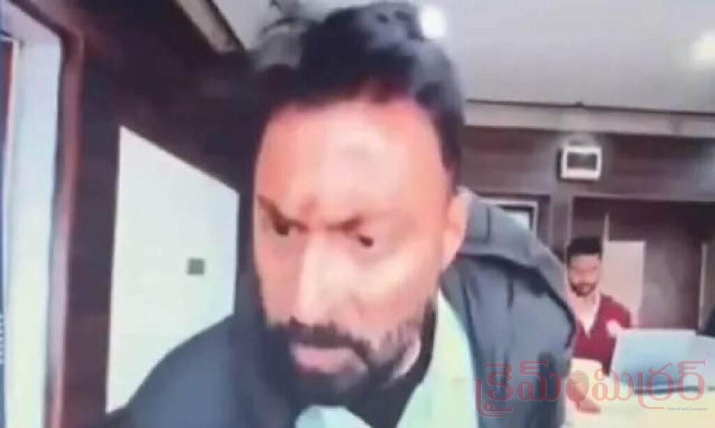 జమ్మూకశ్మీర్‌లో ఐఏఎస్ అధికారి దురుసు ప్రవర్తన.. మహిళా అధికారిపై బూతుల వర్షం!