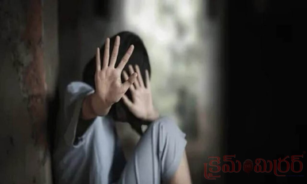 భర్త స్నేహితులే దారుణానికి ఒడిగట్టారు.. బయటపెడితే కుమారుడిని చంపేస్తామంటూ బెదిరింపులు!