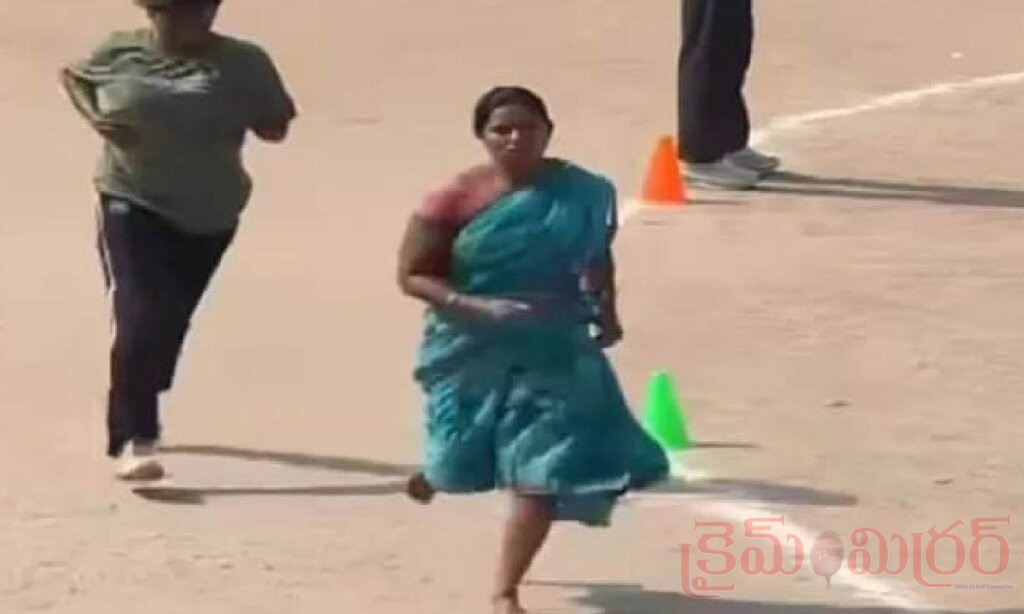 హోంగార్డు ఉద్యోగం కోసం చెప్పులు లేకుండా 1600 మీటర్లు.. 6 నిమిషాల్లోనే పూర్తి చేసిన వితంతువు!
